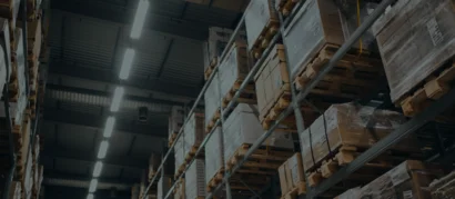 Hochregallager mit Europaletten