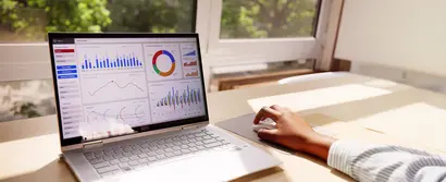 unitop Fundraising & Microsoft 365 | Webinar Dashboard mit Diagrammen und Statistiken auf Laptop – Symbolbild für Spendenverwaltungssoftware