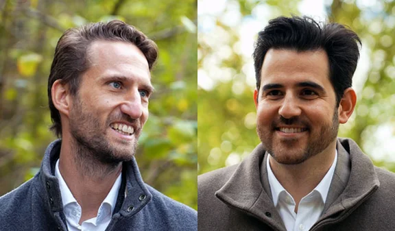 Die Experten hinter dem Walk-&-Talk-Video zu unitop Altersversorgung Zwei lächelnde Männer im Porträt vor unscharfem grünen Hintergrund.