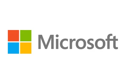 Microsoft-Logo mit vier Kacheln in Rot, Grün, Blau, Gelb; grauer Schriftzug rechts auf Weiß.