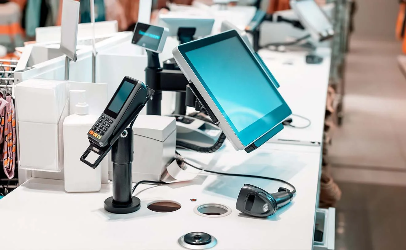 Zahlungsterminal und Kassensystem mit Bildschirm in einem Geschäft