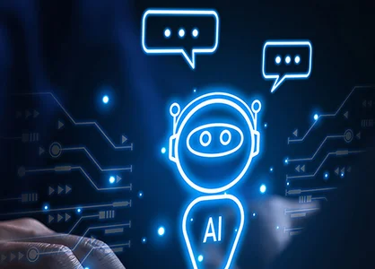 Person chattet mit KI-Chatbot am Laptop, Logo von unitop Learning Copilot unten rechts