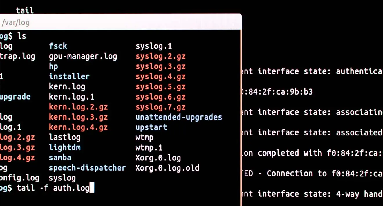 Kommandozeilen-Schnittstelle mit Log-Dateien und Befehlen zur Überwachung von Systemprotokollen