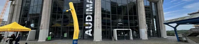 RUB Karrieremesse 2026 im Audimax Außenbereich des Audimax der Ruhr-Universität Bochum mit Zelten und Hinweisen zur RUB Karrieremesse.