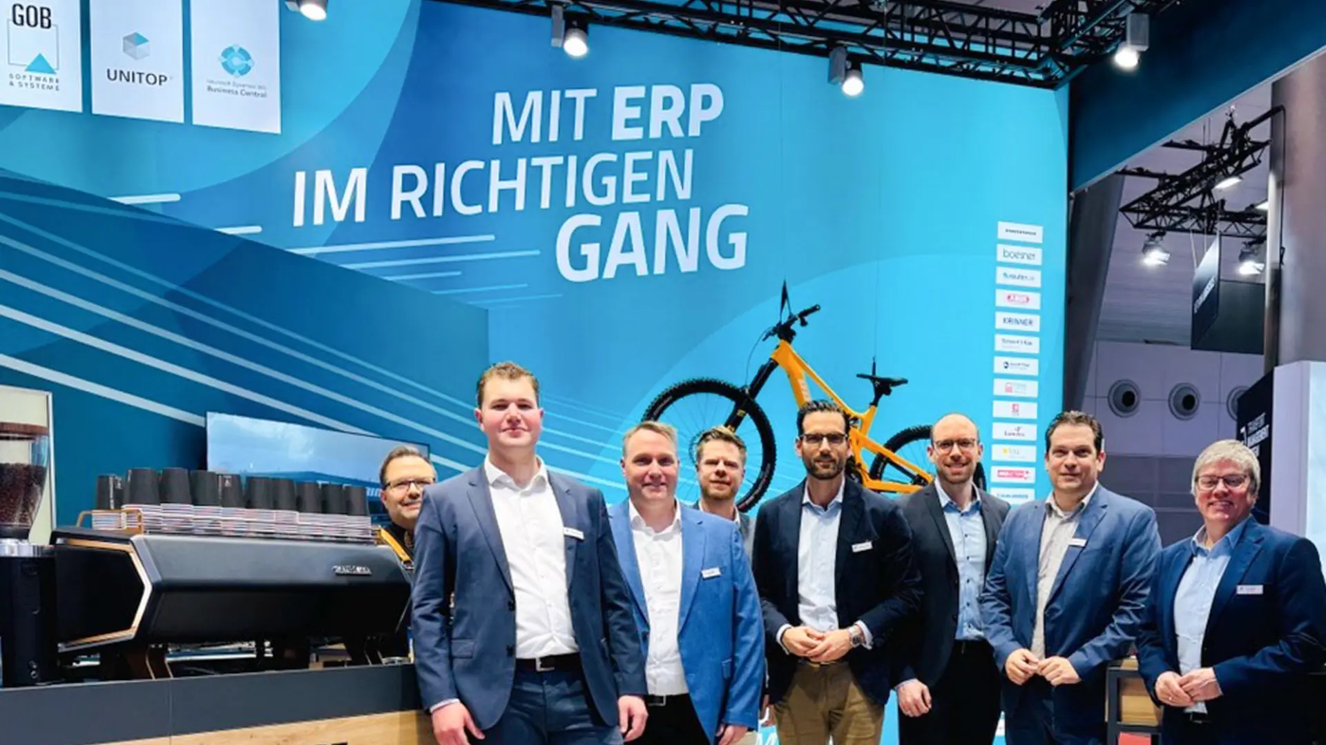 GOB-Team am Messestand mit ERP-Slogan, Propain-Bike und Kaffeebar auf der LogiMAT Stuttgart 2025