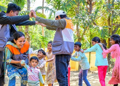 Bangladesh Child Protection - Shaha's Töchter spielen 