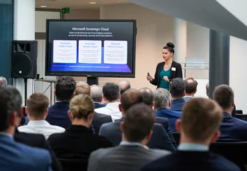 Rebekka Weiß präsentiert „Microsoft Sovereign Cloud“ vor Publikum beim GOB Executive Forum 2026.