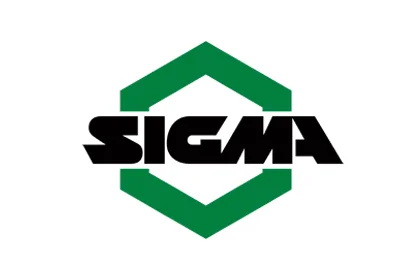 Grünes Sechseck als Rahmen; darin schwarze Wortmarke „SIGMA“ als geometrische Bild-Wort-Marke.