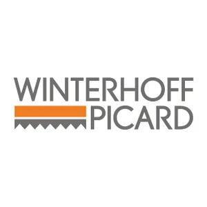Logo Winterhoff Picard GmbH Logo der Winterhoff Picard GmbH mit grauer Schrift und orange-grauem Balken mit Zacken
