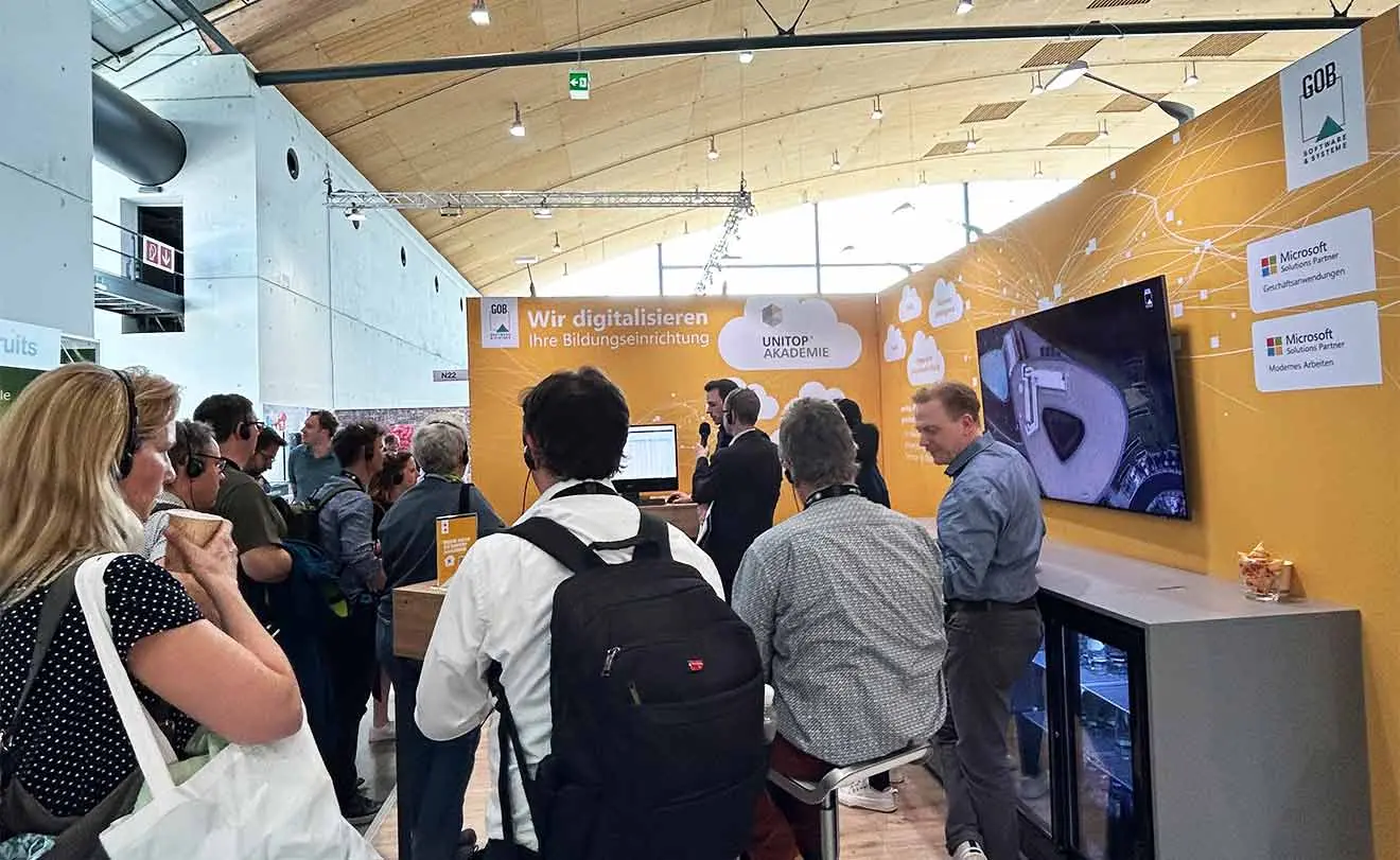 GOB-Stand auf LEARNTEC 2024 mit sehr vielen interessierten Besucherinnen und Besuchern.