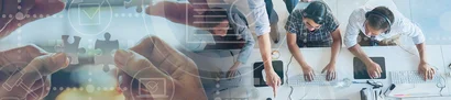 Vier Hände führen Puzzle-Stücke zusammen mit Check-Icon; Symbole für digitale Gruppen-Schulungen