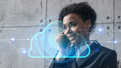 Frau nutzt die Cloud zum modernen Arbeiten