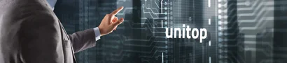 Mann in Anzug tippt auf digitale Symbole, um passende Add-ons für unitop auszuwählen