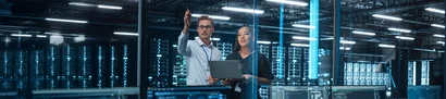 GOB’s infrastructure consultancy – the foundation for future-proof IT Illustrative image: Consultants by server racks for GOB IT infrastructure consultancy at client site