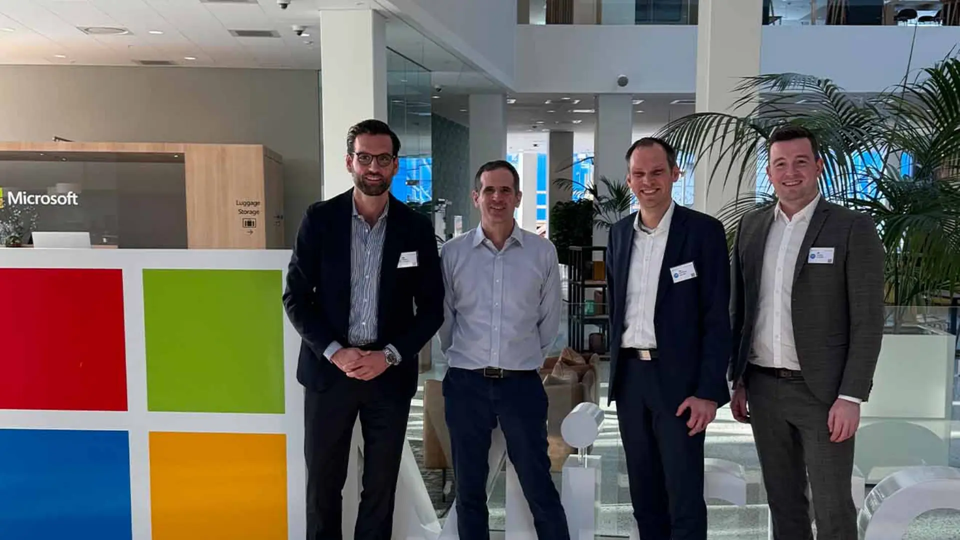 Robert Küpper, Mike Morton, Matthias Schoris und Dennis Schulte beim Besuch der Microsoft-Zentrale