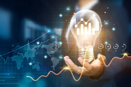 unitop BI | Business Intelligence Mann hält Glühbirne mit Datenvisualisierungen und Diagrammen zur Business Intelligence in der Hand