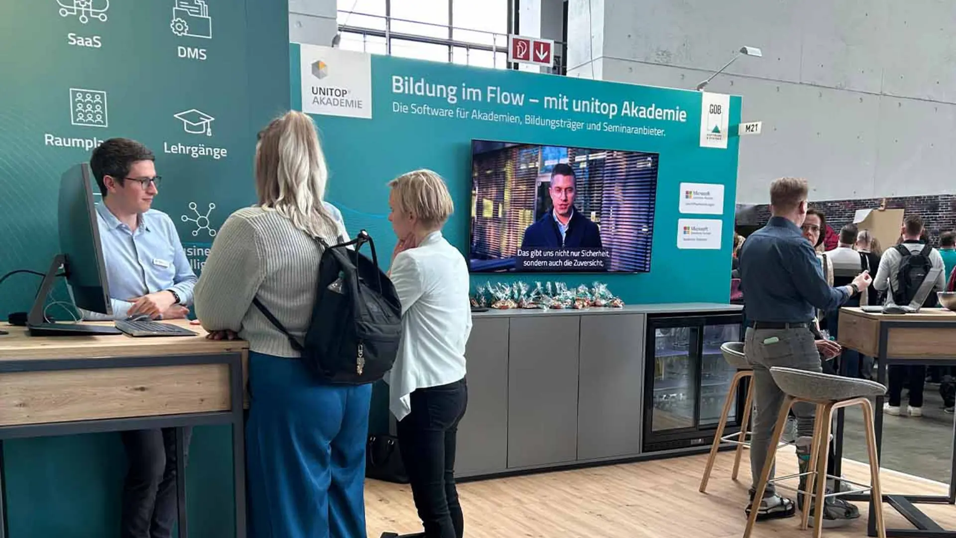 Beratungssituation am GOB-Stand der LEARNTEC 2025 mit Moritz Große Holtforth und Jens Wippermann