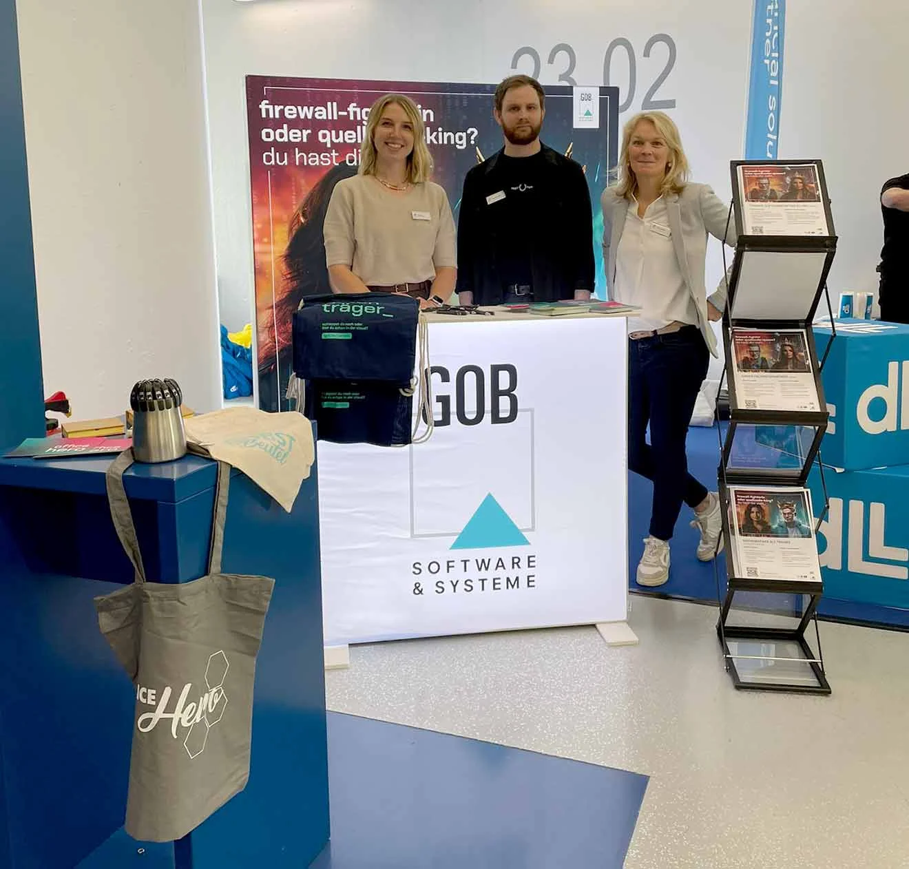 GOB-Stand auf der Campusmesse Düsseldorf 2024 GOB-Stand auf der Campusmesse Düsseldorf 2024: Unsere Experten lächeln in die Kamera.