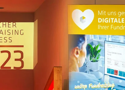 Tim Wagemans am GOB-Stand auf dem Deutschen Fundraising Kongress (DFK) 2023 Tim Wagemans am GOB-Stand auf dem Deutschen Fundraising Kongress (DFK) 2023