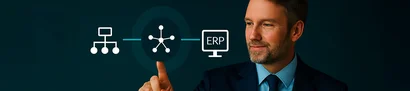 Mann in Anzug tippt auf Symbol für zentrale Schnittstelle zwischen Systemlandschaft und ERP-System