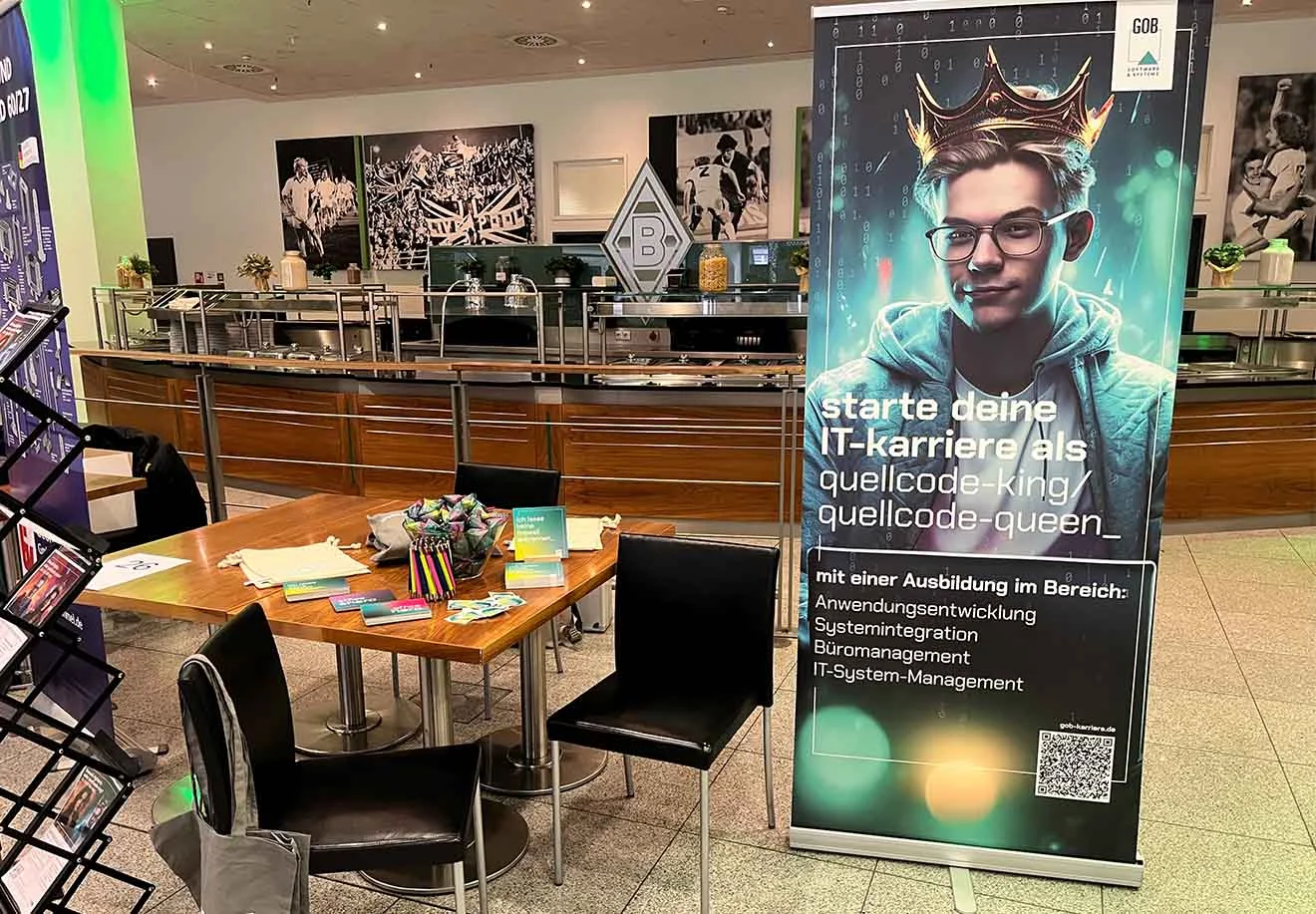 Azubi-Speed-Dating 2026: Infostand der GOB im Stadion Infostand der GOB mit Rollup „starte deine IT-Karriere“ beim Azubi-Speed-Dating 2026.