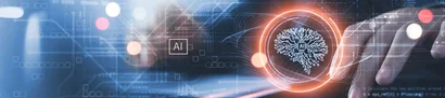 Hände bedienen ein Gerät mit digitaler KI-Darstellung und neuronalen Netzwerken im Fokus.
