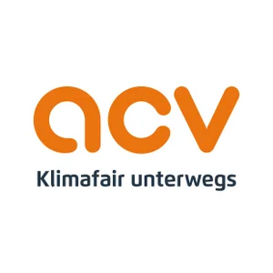Wortmarke „acv“ in Orange; darunter Claim „Klimafair unterwegs“ in Dunkelblau auf Weiß.