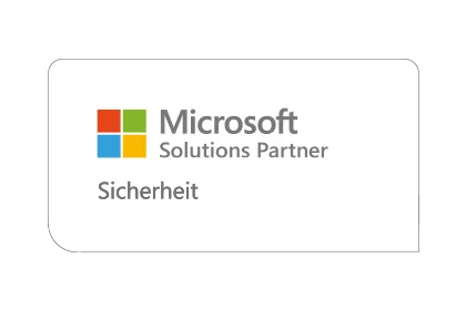 Badge „Microsoft Solutions Partner Sicherheit“ mit Microsoft-Logo und grauem Schriftzug auf Weiß.