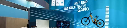 Messestand von GOB mit ERP-Slogan, Propain-Bike und Kaffeebar auf der LogiMAT Stuttgart 2025