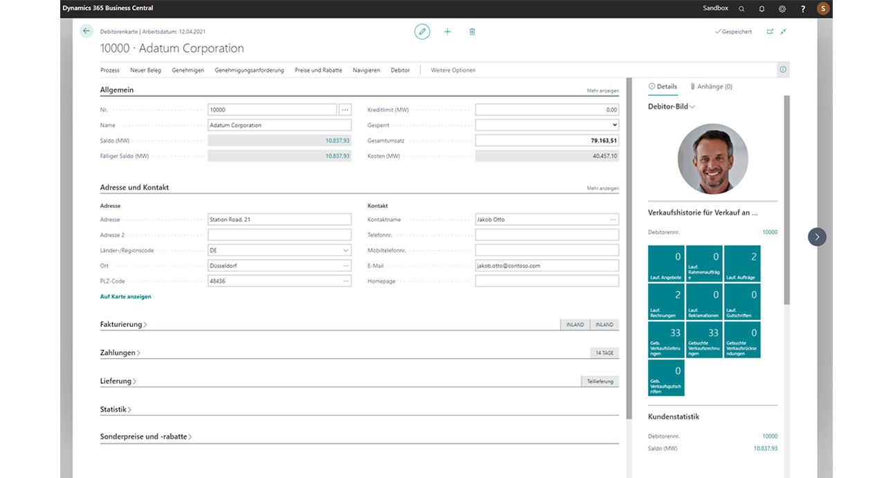 Screenshot von Dynamics 365 Business Central, zeigt Debitorenkarte von Adatum Corporation.